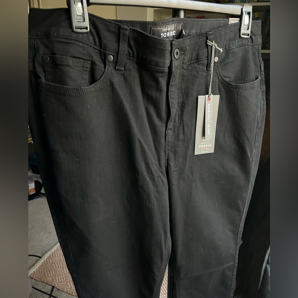 Never worn size 20R Torrid bombshell skinny jeans deep black